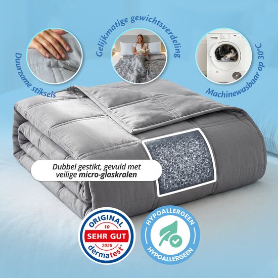 Grijze verzwaringsdeken met gedetailleerde stiksels, microglaskralen en OEKO-TEX en DERMATEST labels.