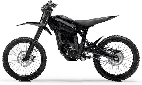 Moto tout-terrain avec un graphisme de camouflage noir sur le cadre et les garde-boue.