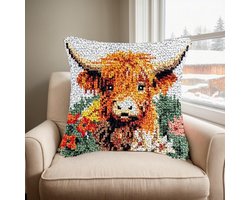 JILIP Highland Koe Klink Haak Kits, 17x17 DIY Kussensloop Haak en Klink Kit, Handgemaakte Handwerk Kussenhoes, Gehaakte Bank Decoratie, Ontspannende Ambachtelijke Activiteit (Wit)