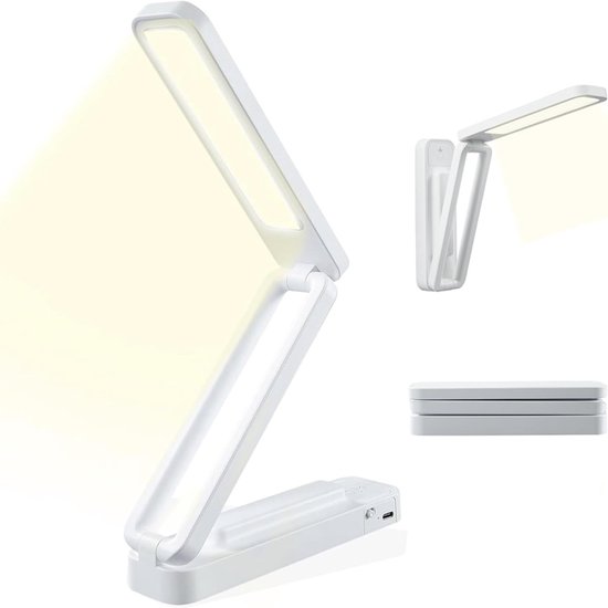 Een opvouwbare witte LED-lamp schijnt warm licht. De lamp is opgevouwen en staat rechtop.
