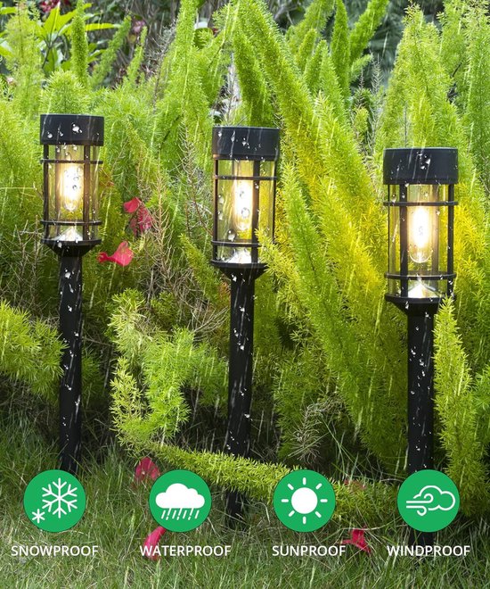 Drie zwarte solar tuinlampen met heldere vlam-effect LED in het groen, waterdicht.