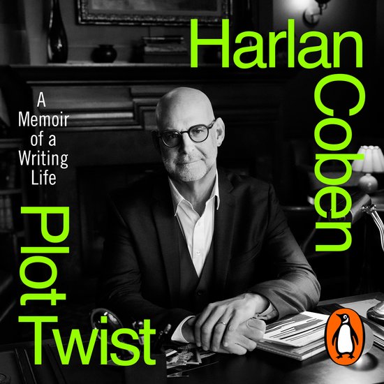 Harlan Coben, Plot Twist. Un homme portant des lunettes et un costume est assis à un bureau avec des livres et un logo Penguin.