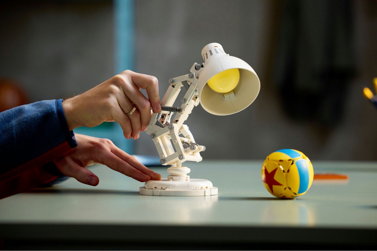 LEGO® Ideas Disney Pixar Luxo Jr. Displaymodel - 21357 — afbeelding 4