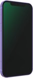 Zijkant van een paarse iPhone 12 met een groen, gesloten scherm.