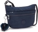 Donkerblauwe Kipling schoudertas met twee ritsvakken aan de voorkant en een donkerblauwe harige aap sleutelhanger.