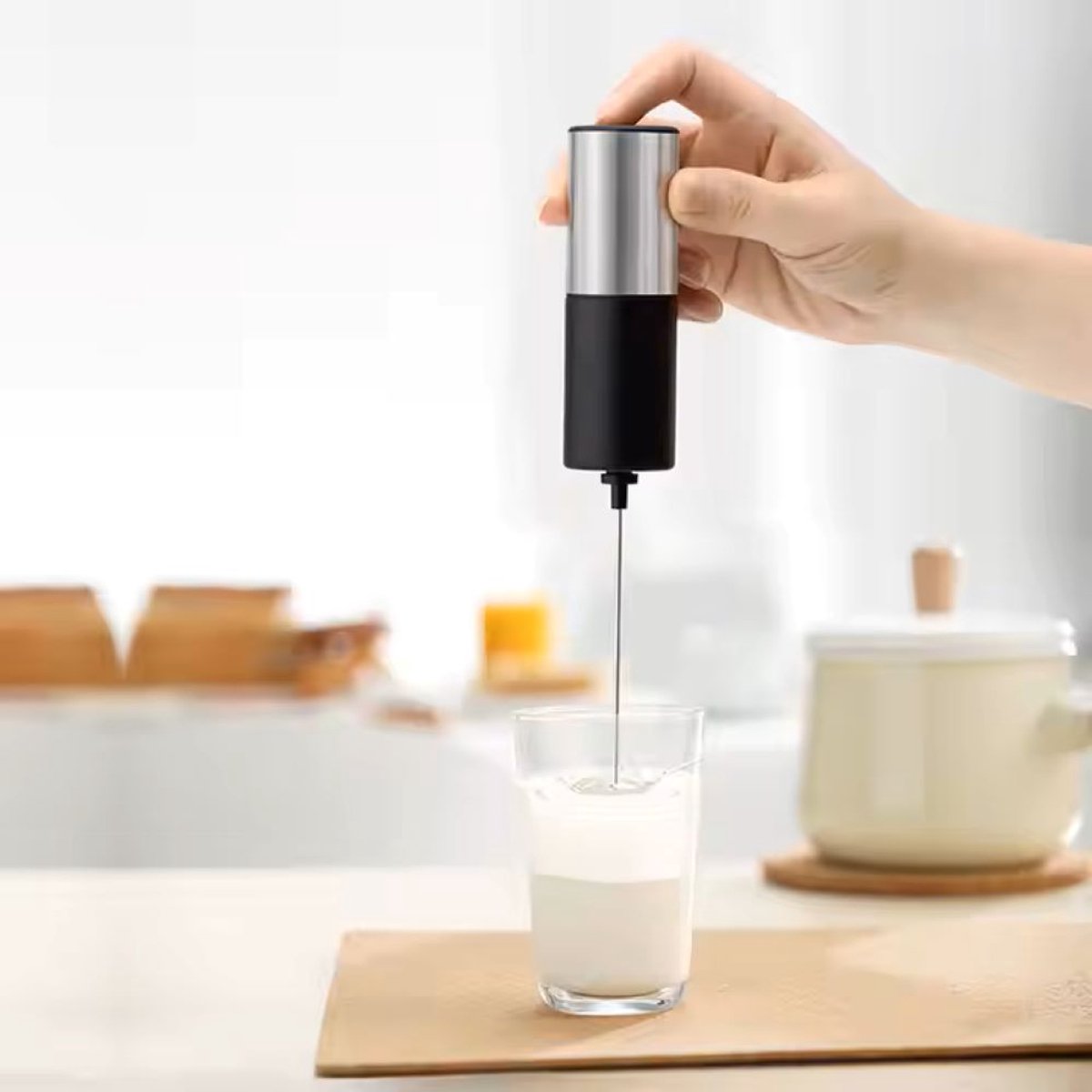 Nordeliv - Elektrische Melkopschuimer - Zilver met Zwart - Cappuccino en Latte Macchiato