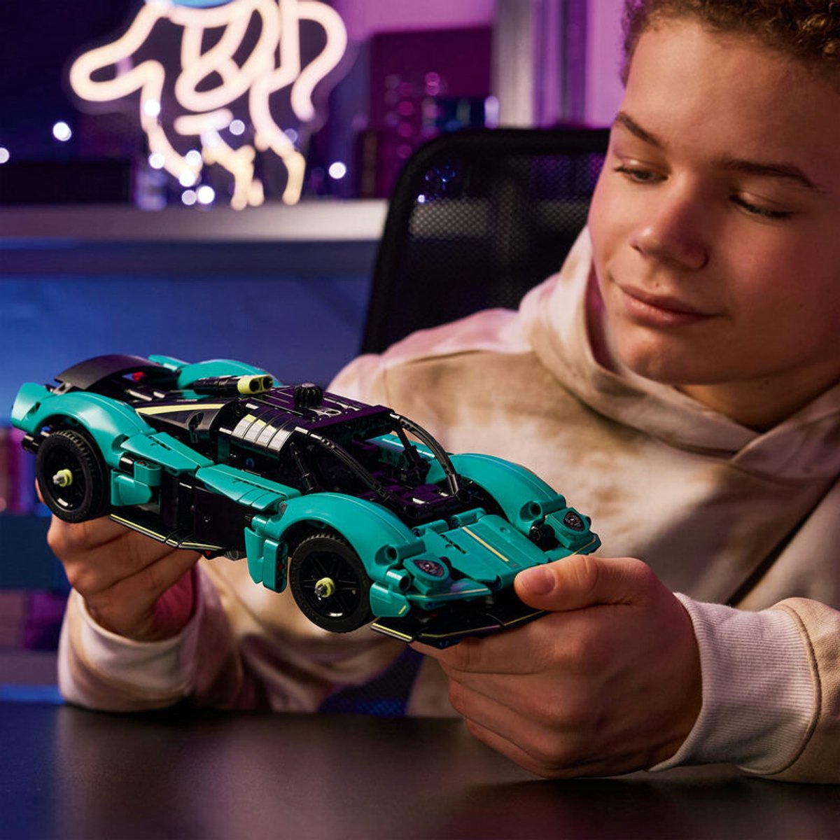 LEGO® Technic Aston Martin Valkyrie Modelautoset - 42208 — afbeelding 21