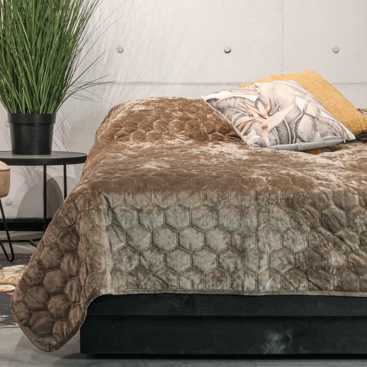 Unique Living - Bedsprei Peggy 240x280cm taupe — cadeau in Wonen & Interieur - foto 2