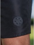Zwarte zwembroek met grijs Muchachomalo logo op de zijkant.