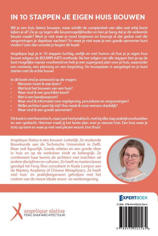 Achterkant van het boek 'In 10 stappen je eigen huis bouwen' met tekst en foto van Angelique Slatius.