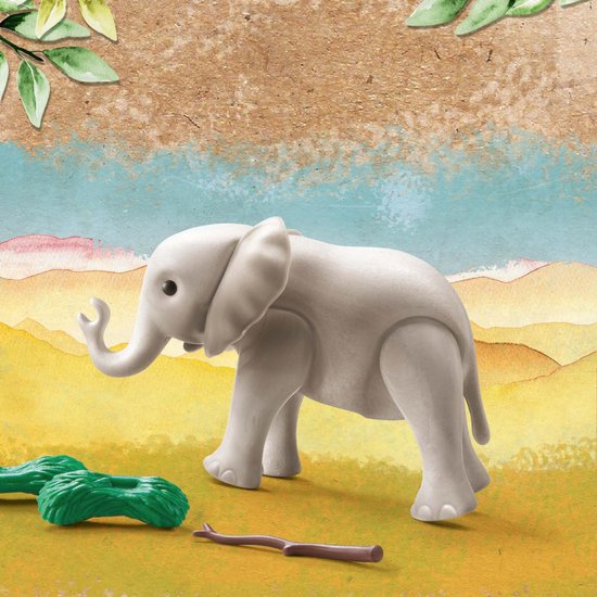 Grijze Playmobil babyolifant met bruine tak en groen struikgewas op een achtergrond.