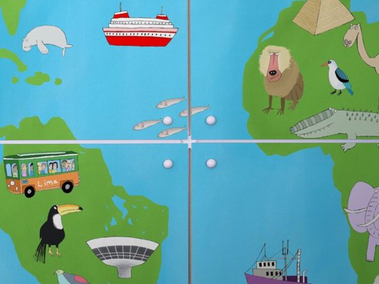 IXXI Carte illustrée du monde vue de l'espace, Carla Daly - 140 x 100 cm - Support d'accrochage gratuit - Grande décoration murale et posters - Illustrations, graphisme