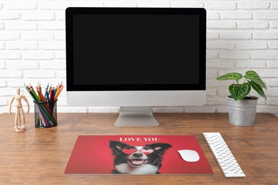 Bureau onderlegger 60x30 cm - Muismat Hond - Hartjesbril - Loveyou - Rood - Bureaulegger xl - Desk mat beschermer - Computer muismatten