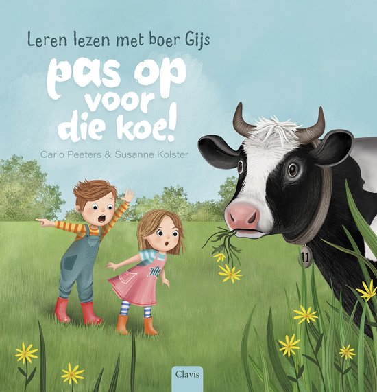Kinderboek "Pas op voor die koe!". Een jongen en meisje kijken geschrokken naar een koe in een wei.