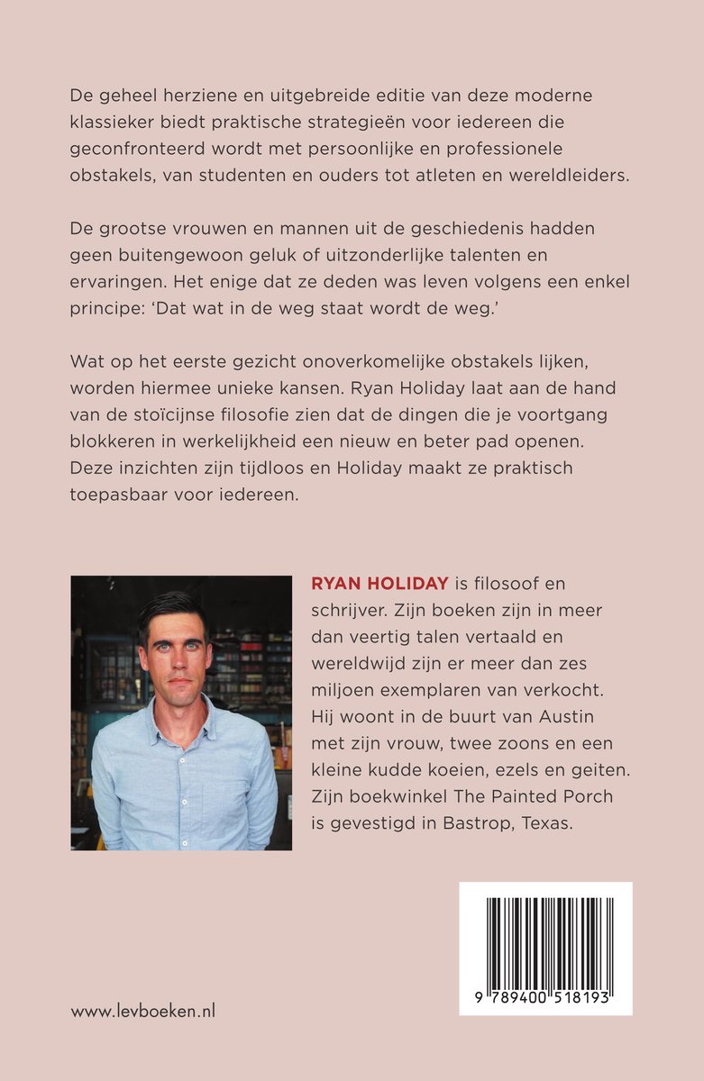 Man met blauw hemd, Ryan Holiday, auteur van "Het Obstakel Is De Weg".