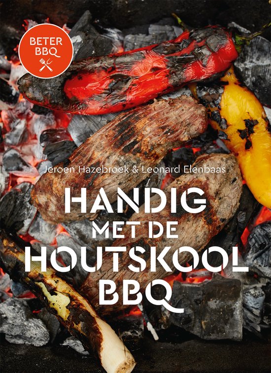 BBQ-gerechten op kolen: gegrilde pepers en vlees op gloeiende kolen.
