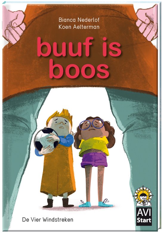 Een jongen met een voetbal en een meisje staan onderaan een grote broek. Titel: buuf is boos.