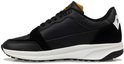 Zwarte leren sneaker met suède details en gele voering.