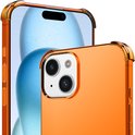 Close-up van de achterkant van een oranje transparant telefoonhoesje met gouden hoeken, om een iPhone.