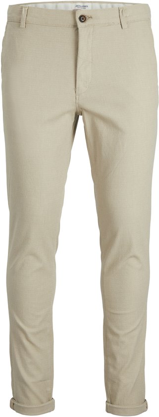 Lichtbeige slim fit chino met een subtiel ruitpatroon, omgeslagen broekspijpen en een knoopsluiting.