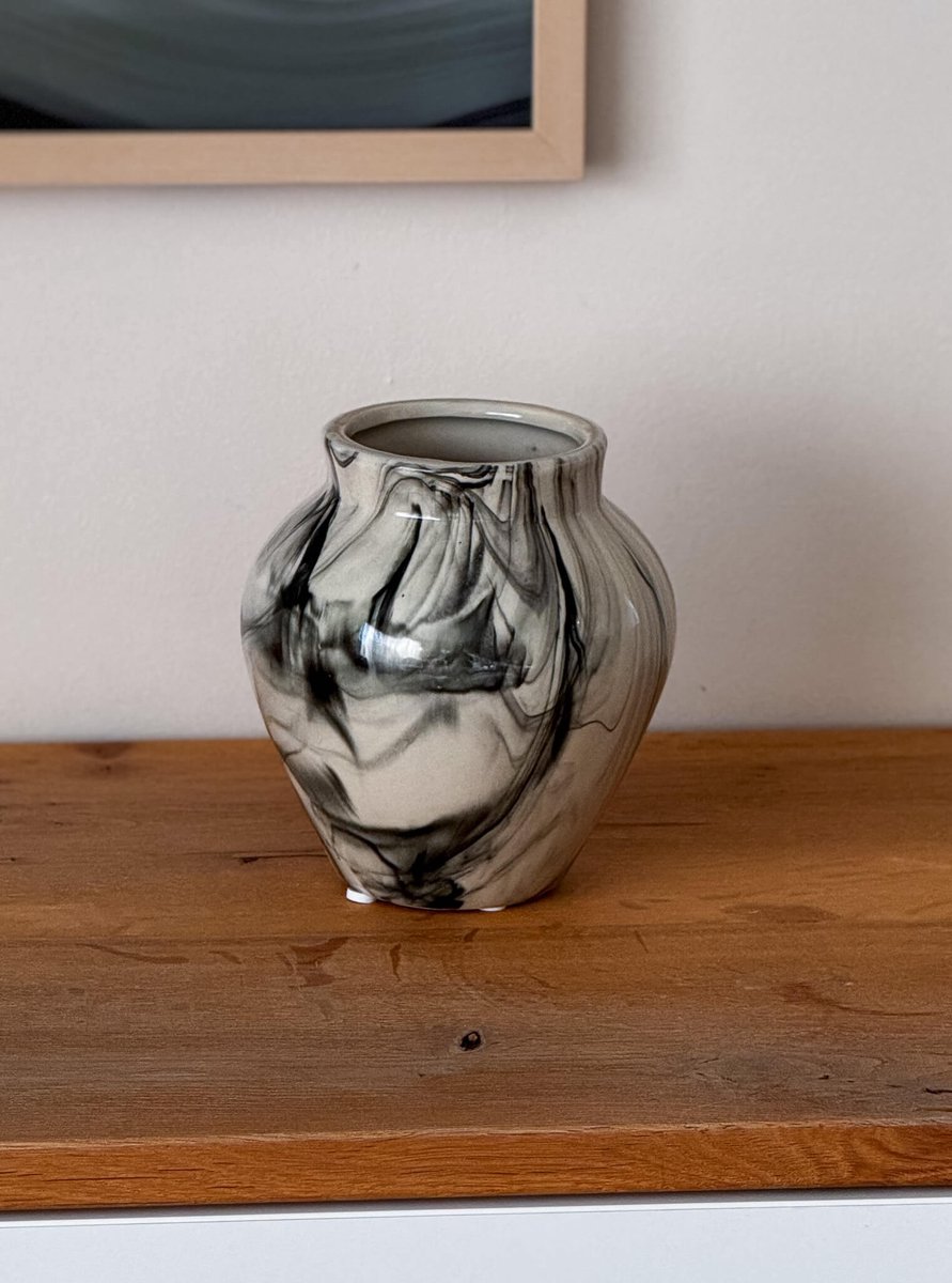 Vaas Ingrid S3/3 - marmerlook - 14 x 14,5 cm - geglazuurd keramiek