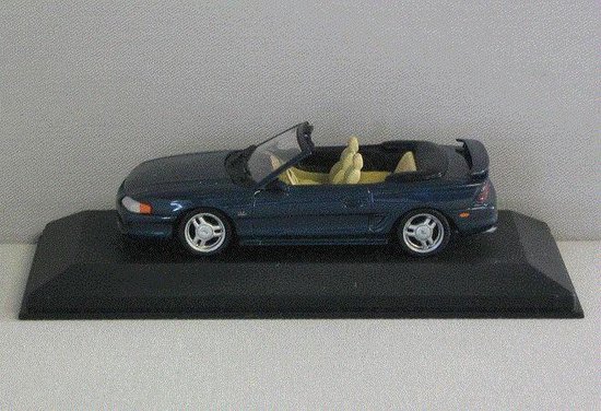 Ford Mustang Cabriolet 1994 - 1:43 - Minichamps
