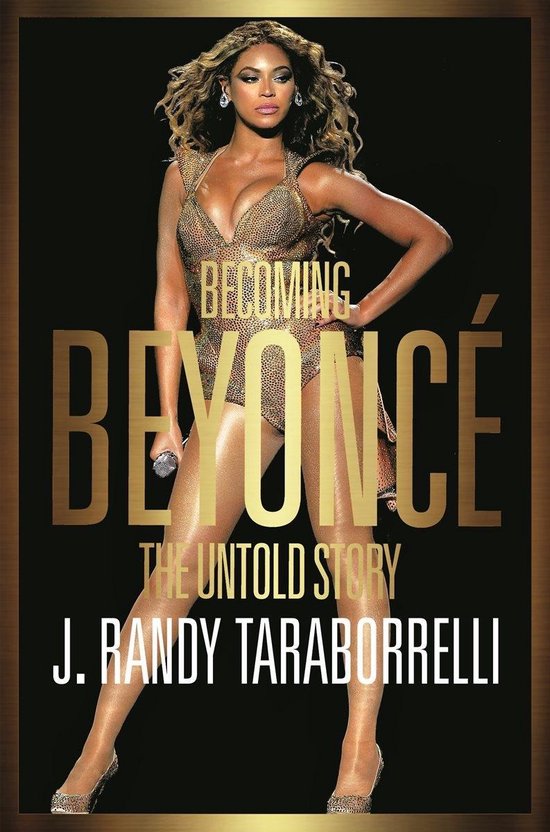 Boek "Becoming Beyoncé" met Beyoncé in een glitterend, goudkleurig kostuum op podium.