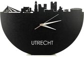 Skyline Klok Utrecht Zwart hout - Ø 40 cm - Stil uurwerk - Wanddecoratie - Meer steden beschikbaar - Woonkamer idee - Woondecoratie - City Art - Steden kunst - Cadeau voor hem - Cadeau voor haar - Jubileum - Trouwerij - Housewarming - WoodWideCities