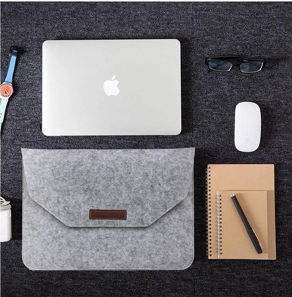 Macbook 15.4 inch laptop Flip Case van Wolvilt - Universeel laptoptas Grijs