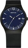 Zwart horloge met blauwe wijzerplaat, zilveren indexen en datum. Subtiel kleurverloop op de wijzerplaat. Zwarte Milanese band.