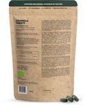 Achterkant van GOYU Chlorella zakje met ingrediëntenlijst, gebruiksaanwijzing en streepjescode.