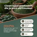 Kom met groene chlorella-tabletten, belooft 500 mg puur biologisch product zonder kunstmatige toevoegingen.