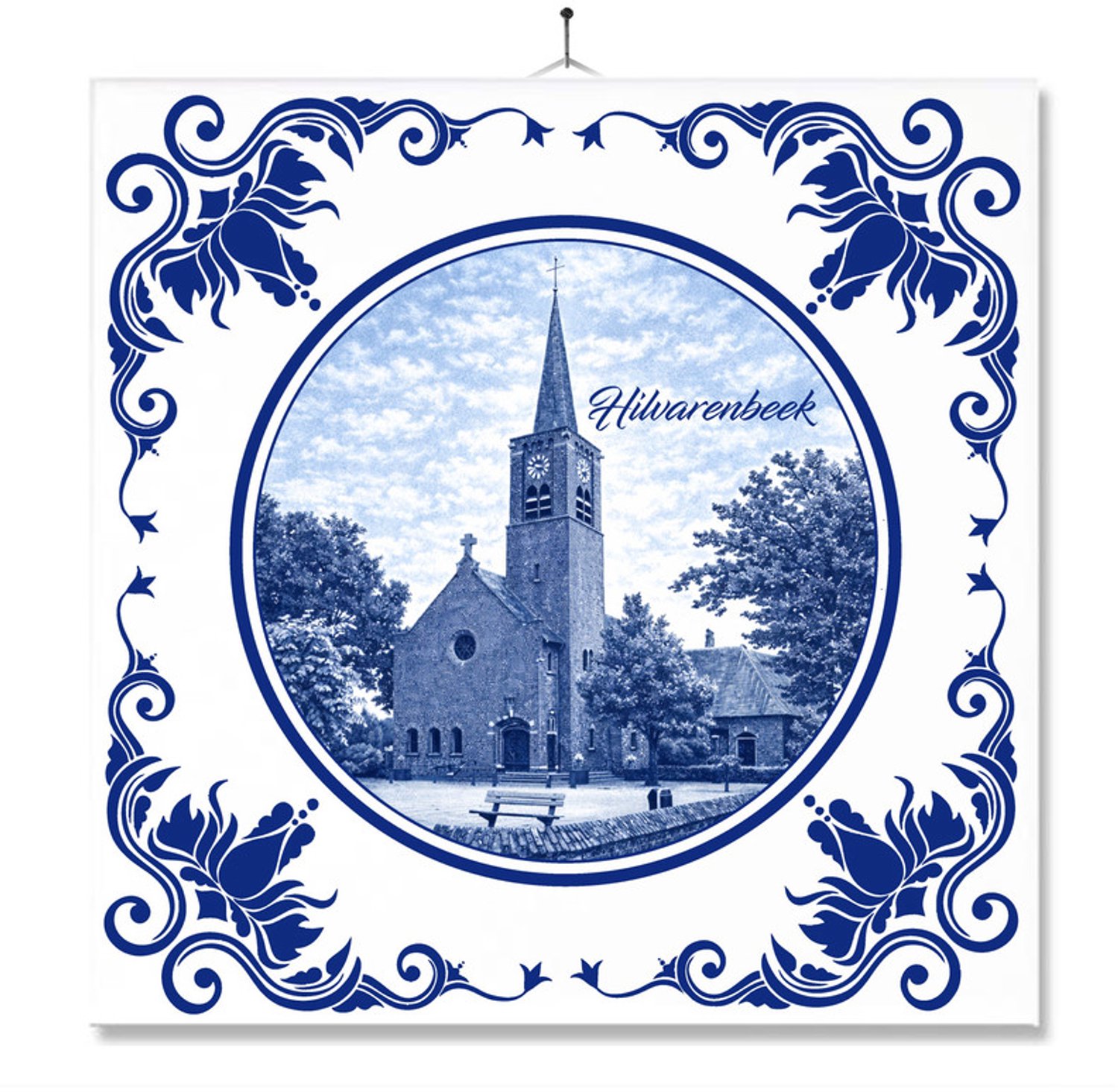 MC Living Tegel Met Opdruk | Hilvarenbeek | Delft Blauw | Cadeau | Inclusief Geschenkdoos | Standaard | Ophangsysteem