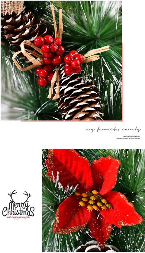 Close-up van een kerstkrans met dennenappels, rode bessen en glinsterende poinsettia's met 'Merry Christmas' tekst.