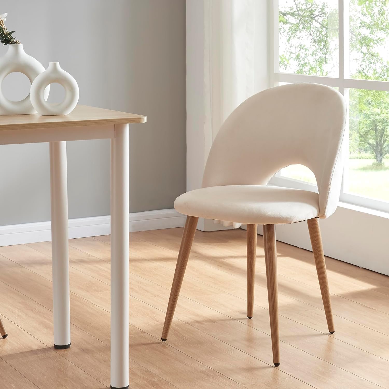 Fluwelen Eetkamerstoelen Velora Set van 2 Beige met Houtkleurige Metalen Poten, Comfortabele Gestoffeerde Stoelen voor Eetkamer, Keuken en Woonkamer