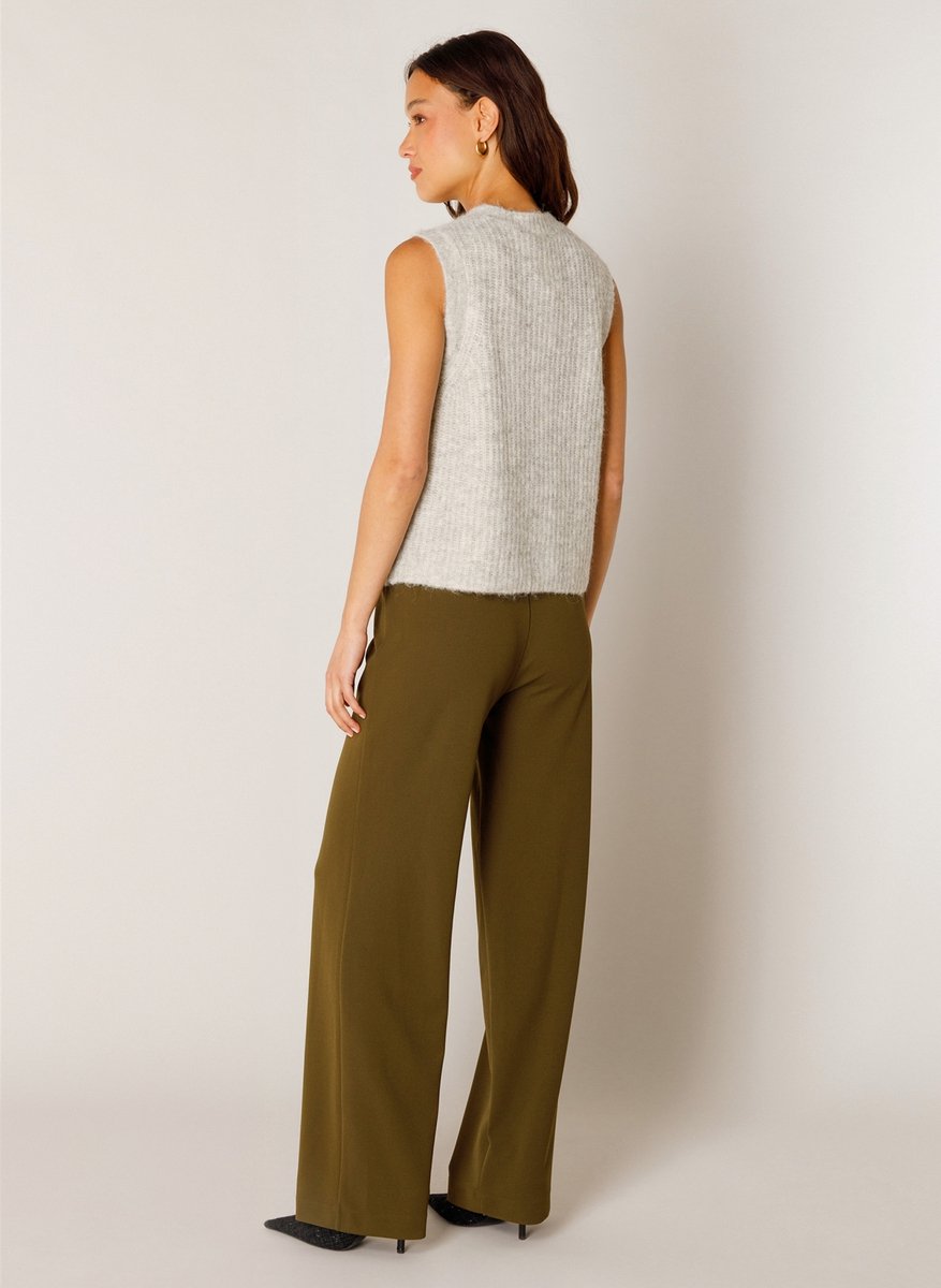 Base Level vest Nell