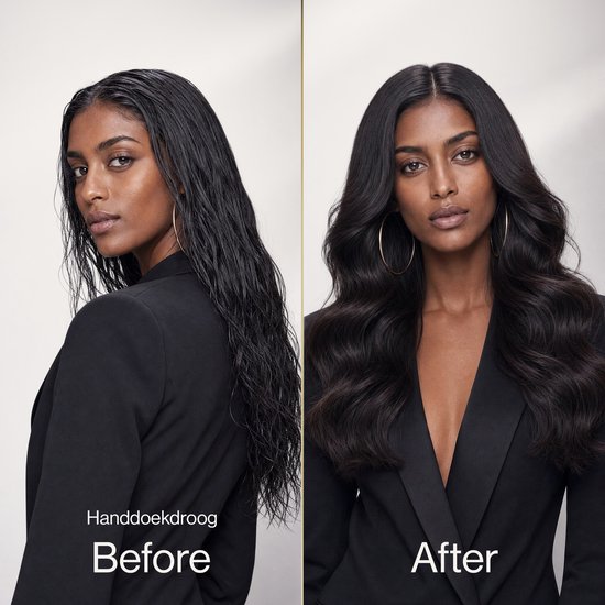 Vóór en na foto van een vrouw met nat steil haar en na styling met golvend, vol haar.