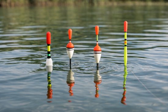 Set van 15 Kleurrijke Hengelsport Dobbers voor Diverse Wateren — afbeelding 4