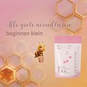 Roze bewaarzakje met honingraatmotief, schaalverdeling tot 200 ml. Cartoonbij met emmertje zit links van het zakje.