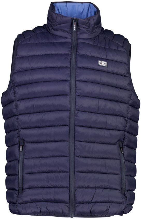 Donkerblauwe, gewatteerde bodywarmer met rits, borstlogo en zijzakken. Rode voering met blauwe kraag.