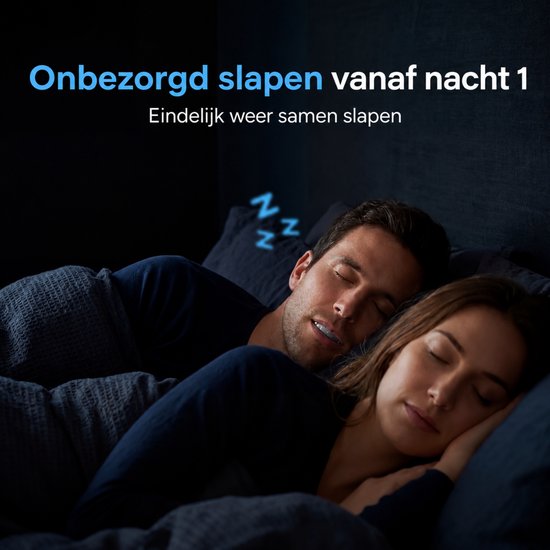 Een man en vrouw slapen vredig naast elkaar. Een anti-snurkbeugel is zichtbaar in de mond van de man. 'Onbezorgd slapen vanaf nacht 1' staat bovenaan.