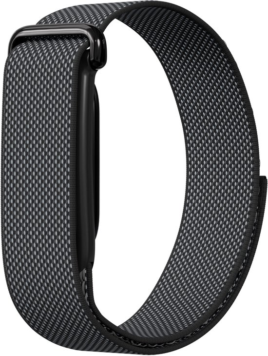 Bracelet noir en nylon tissé avec fermeture velcro, attaché à une smartwatch.