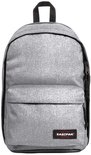 Eastpak rugzak in Sunday Grey met een voorsluiting en logo.