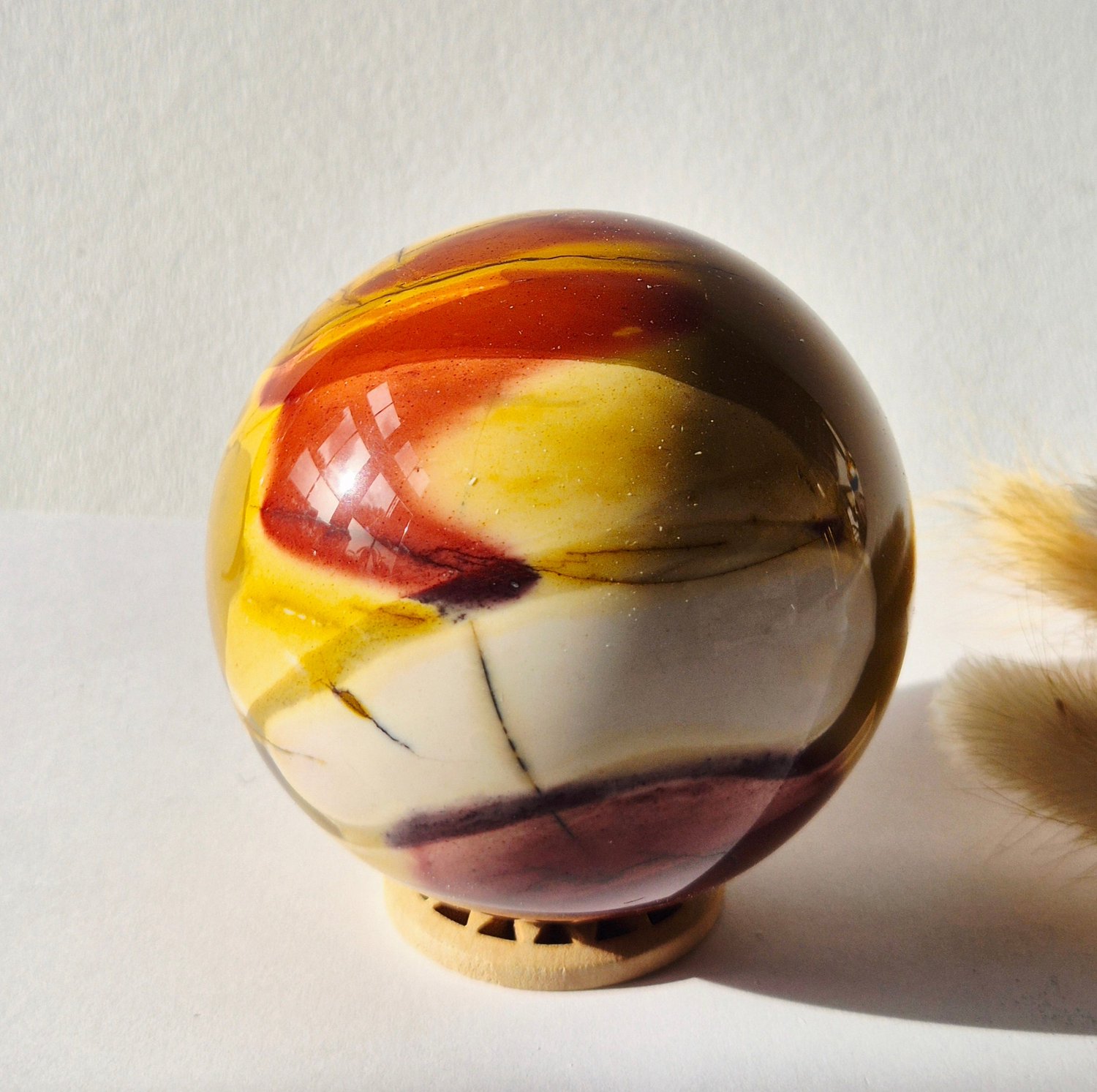 Moonlight Gemstones Mookaite Jaspis Edelsteen Bol – 72 mm | 400 gram Meerkleurig