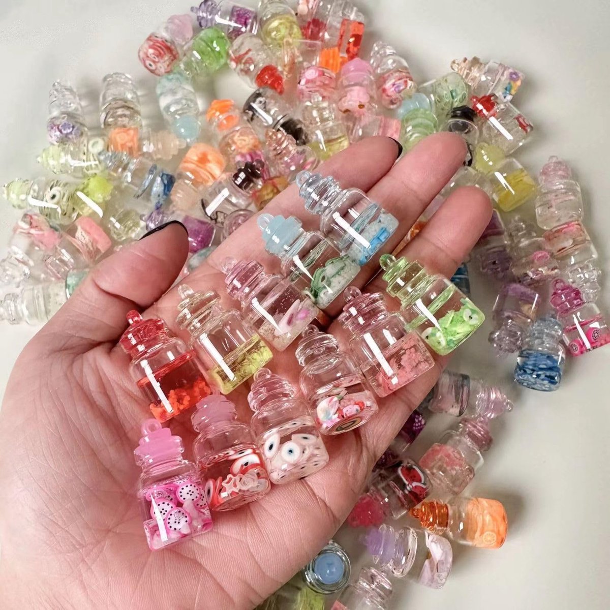 20 Mini Lichtgevende Wensglazen Flessen Beeldjes Micor Fles met Fruit Shell Kleine Glazen Fles voor Dekstop Auto Fee Tuin Decor Miniatuur Scène Craft Glow in Dark (Glazen Bericht Fles)
