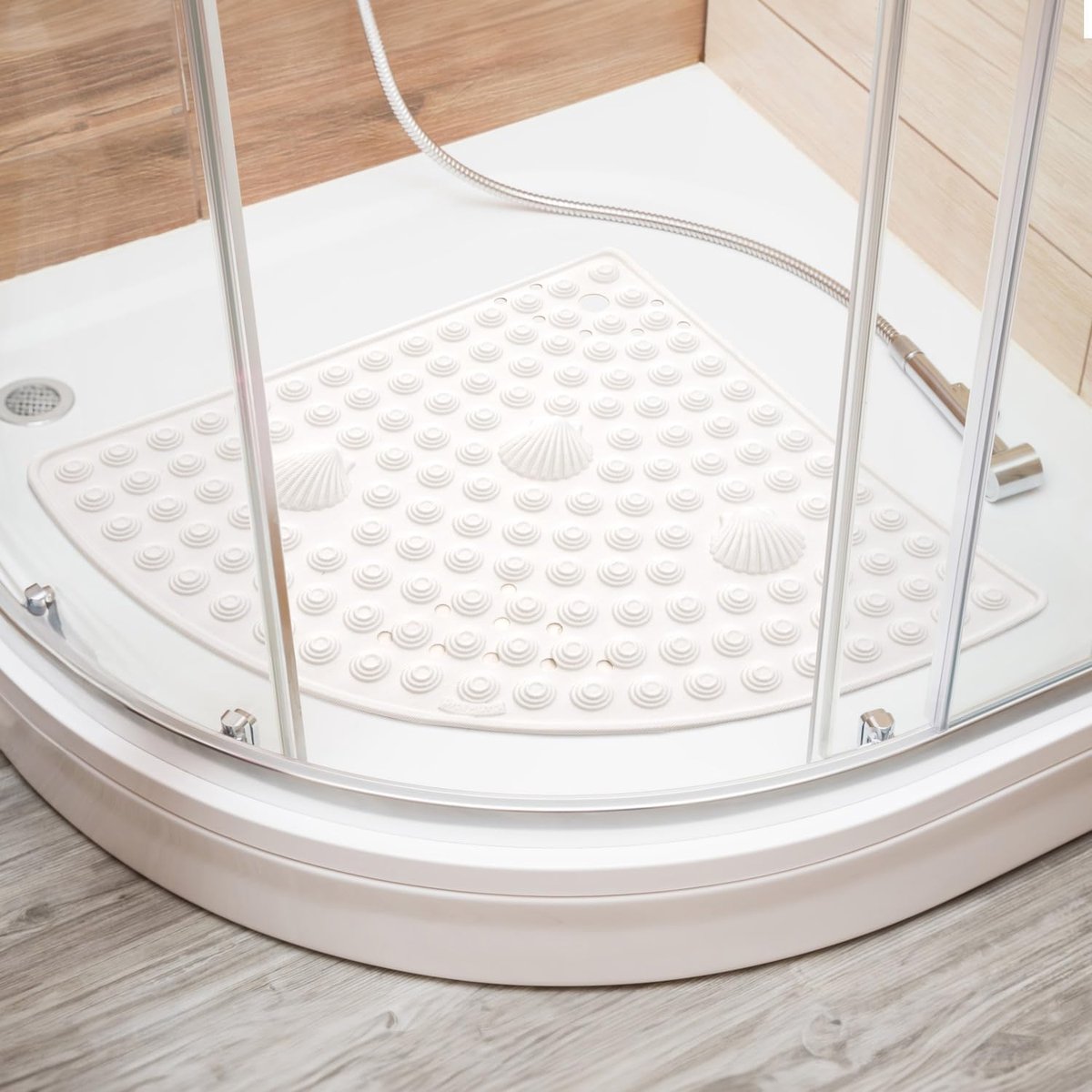Shell Hoekdouchemat, 58 x 58 cm, gemaakt in Italië, schimmelbestendig, antislip douchemat van pvc, dik, perfect voor ouderen en kinderen, machinewasbaar, wit