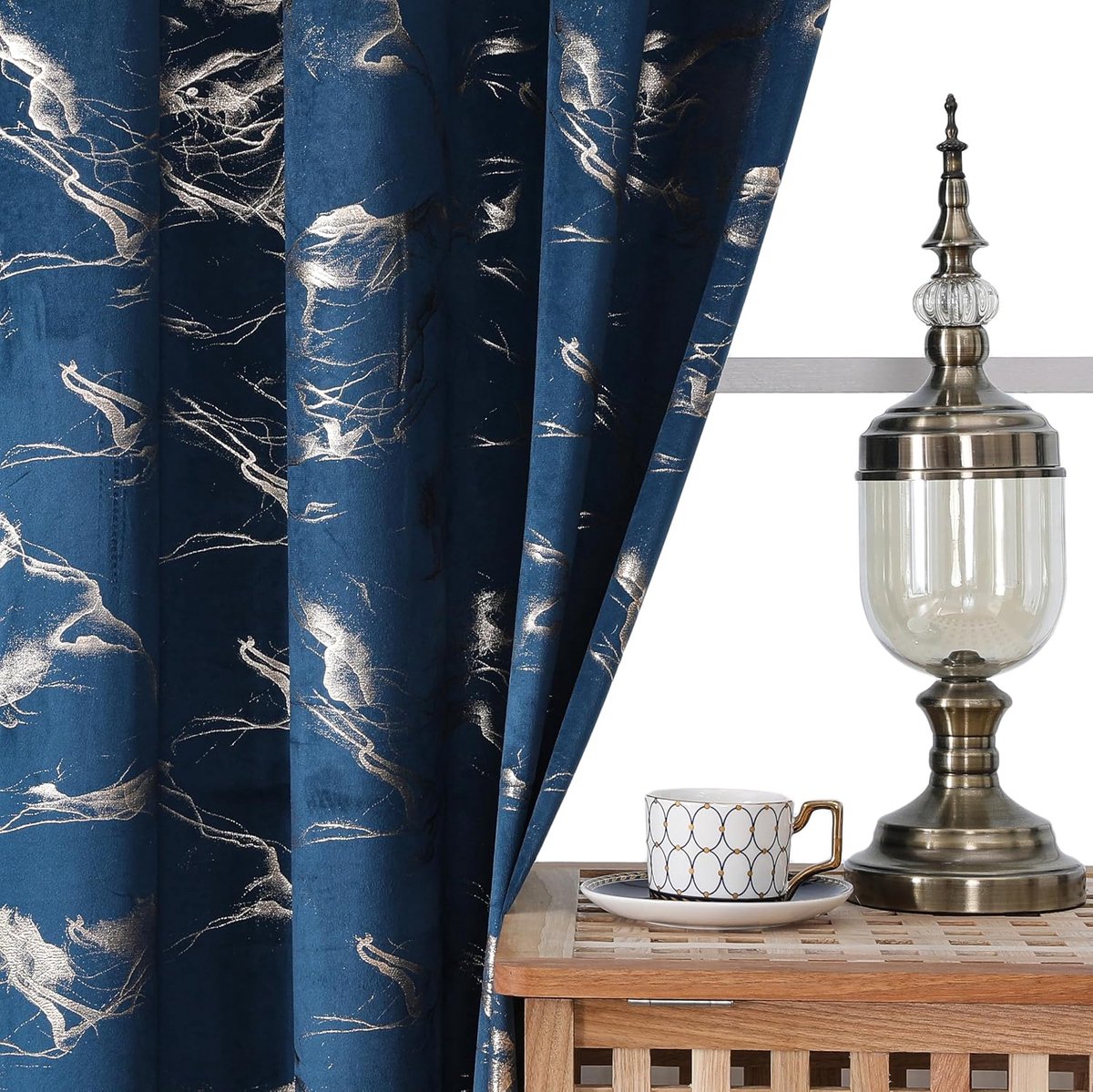 gouden gordijnen met metallic marmerprint, set van 2, H 183 x B 132 cm, ooggordijnen in zachte fluwelen look, 85-90% verduistering van de kamer, decoratieve gordijnen met