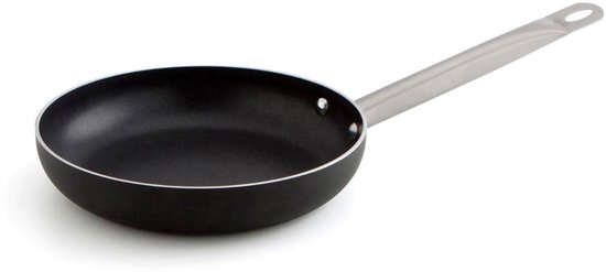 Zwarte Quid koekenpan met antiaanbaklaag en lange roestvrijstalen steel.