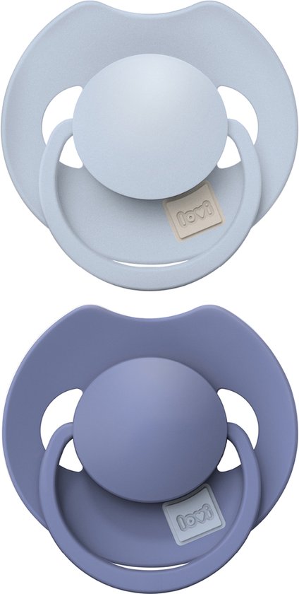 Twee Difrax Prime dynamische fopspenen, één lichtblauw en één navy.