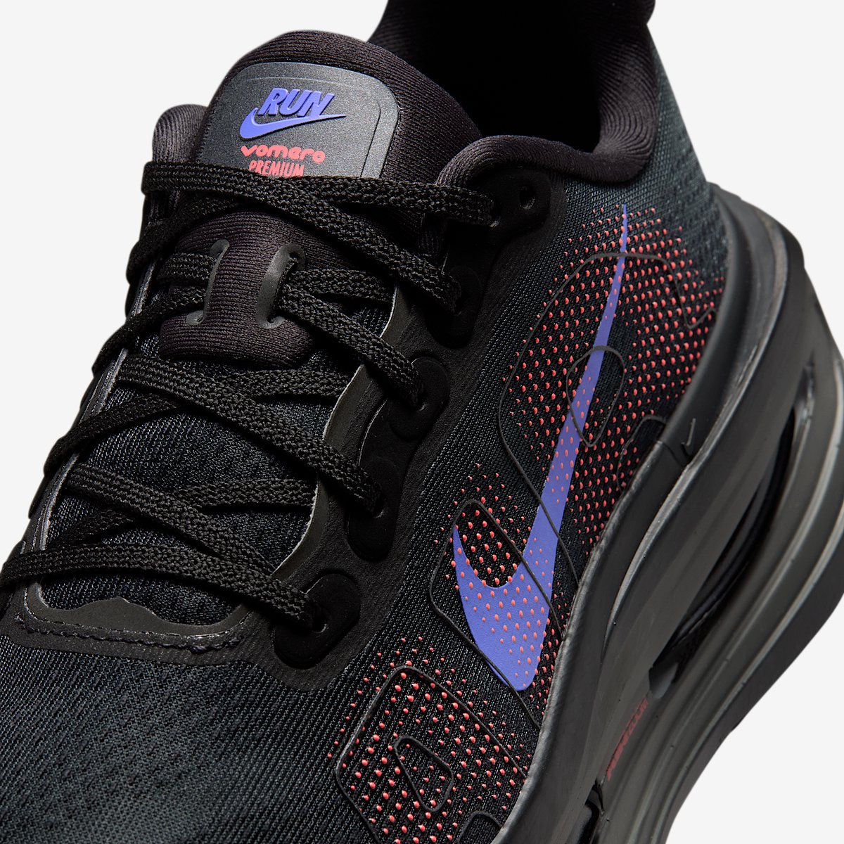 Nike Vomero Premium Hardloopschoenen – /Hot Lava/ /Sapphire Vomero Hardlopen Unisex Hardloopschoenen Zwart